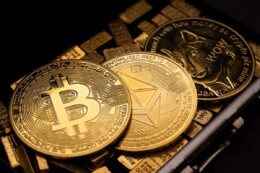 bitcoin-tertekan-di-bawah-us73-000-investor-mulai-beralih-ke-mode-defensif