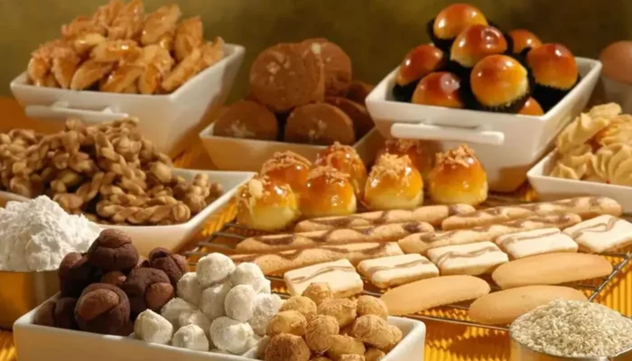 Produksi 120 toples dan 30 loyang kue dengan berbagai varian seperti nastar, kastengel, kue kacang, semprit, kue bawang, dan lainnya