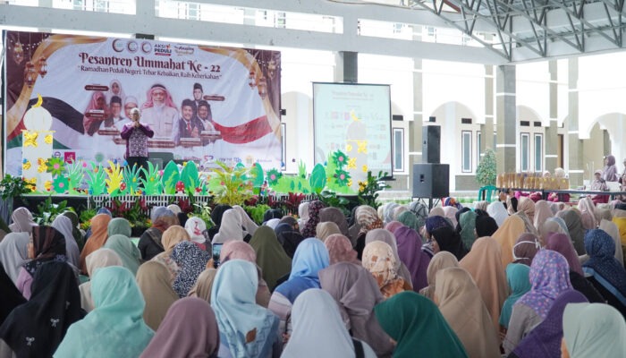dr. Encep Sugiana, M.HKes. 1.300 Muslimah Ramaikan Hari Kedua Pesantren Ummahat ke-22 dr. Encep Sugiana, M.HKes menegaskan bahwa Ramadan merupakan momentum strategis untuk meningkatkan kualitas amal