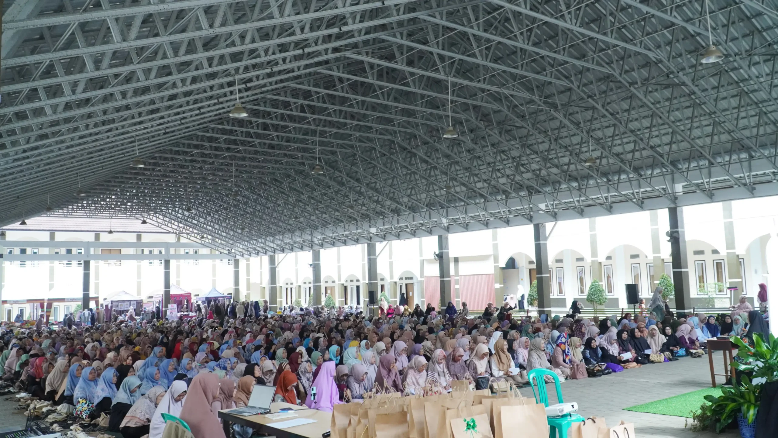 1.300 Muslimah Ramaikan Hari Kedua Pesantren Ummahat ke-22