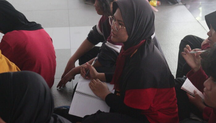 Siswa SMP INS Dikenalkan Alat Musik Tradisional Toleat