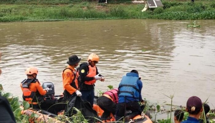 Korban Tenggelam di Tarum Timur Upaya pencarian yang dilakukan Badan Penanggulangan Bencana Daerah (BPBD) Kabupaten Subang