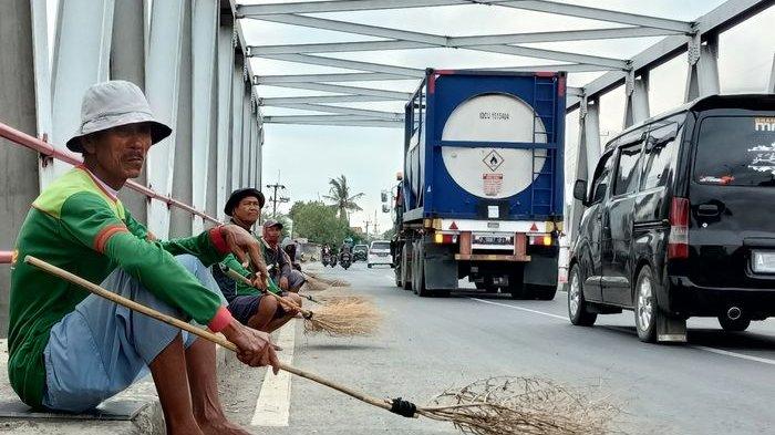 Fenomena “Penyapu Duit” di Jembatan Sewo Kembali Muncul Menjelang Lebaran