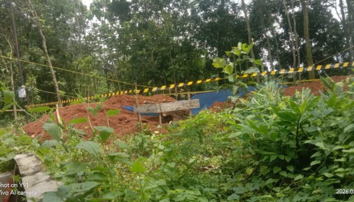 Rencana pembangunan tower telekomunikasi di belakang tembok SDN Dwikarya