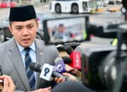 Polemik Anggaran MBG 2026, Seskab Teddy dan DPR Berbeda Pandangan