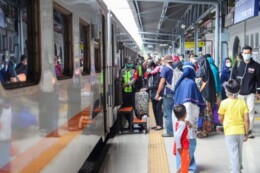 Lonjakan Penumpang Kereta Api di Jabar, Pemudik Mulai Beralih dari Jalan Raya