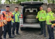 Diduga Curi Ban Serep Truk, Mobil APV Dikejar PJR di Tol Cipali