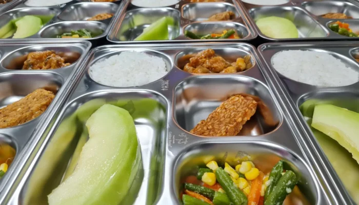 Unsur gizi penting seperti karbohidrat, protein, vitamin, mineral, serta lemak yang cukup agar kebutuhan nutrisi anak