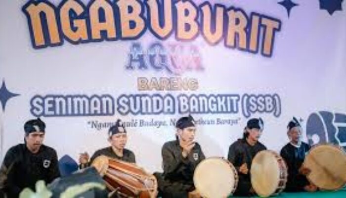 Seniman Senior Jabar Ngabuburit Bersama Warga Kampung Adat Banceuy