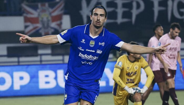 Persib Kukuhkan Puncak Klasemen Usai Tundukkan Persik 3-0 di GBLA