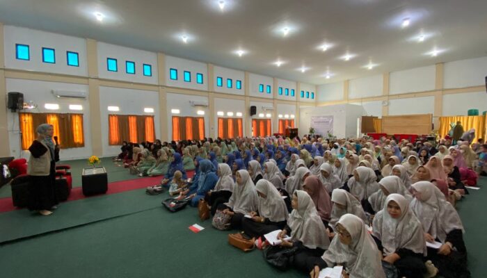 Peserta Pesantren Muslimah ke-8 yang terdiri dari beberapa desa di wanareja, subang