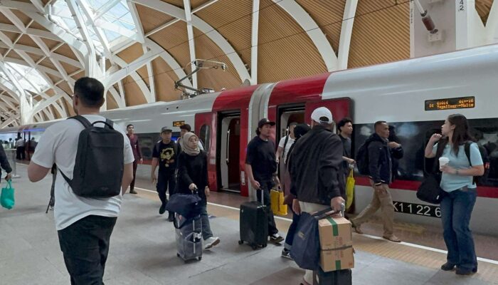 Kereta Cepat Indonesia China (KCIC) mengangkut 30.345 penumpang