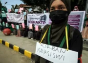 Viral Chat Ortu Mahasiswa FH UI Usai Kasus Pelecehan, Permintaan Tak Ada DO Disorot