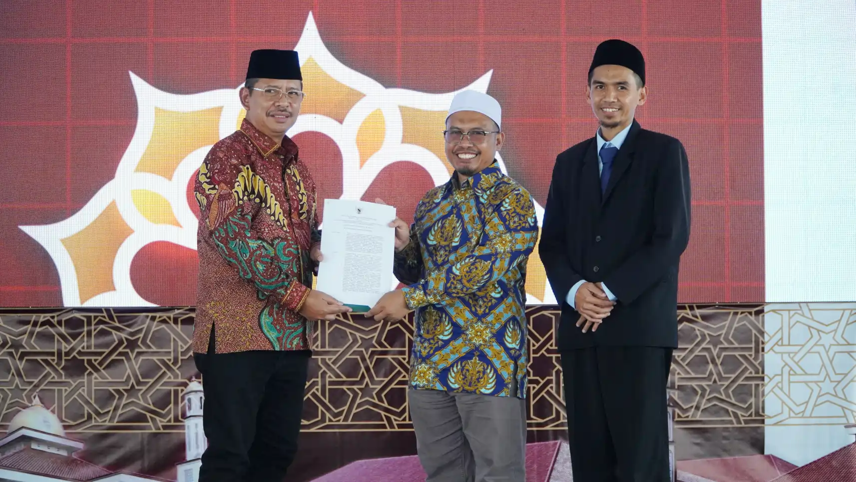 Penyerahan SK Institut As-Syifa dari Dirjen Pendidikan Islam Kemenag RI