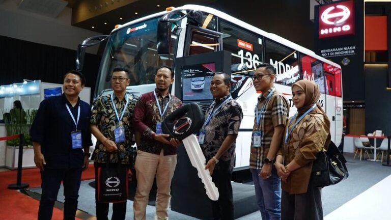 Hino Perluas Strategi Pasar Industri Lewat Bus 4×4, Bidik Sektor Tambang dan Perkebunan