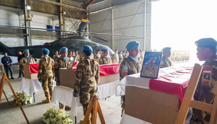 Jenazah 3 prajurit TNI yang gugur dalam tugas menjaga perdamaian dunia di Lebanon Selatan akan tiba di Indonesia Sabtu sore.