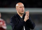 Arne Slot Bertahan, Tapi Masalah Liverpool Lebih Dalam dari Sekadar Mentalitas