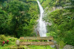 Menjelajah Curug Cibareubeuy, Spot Hiking Cocok untuk Pemula