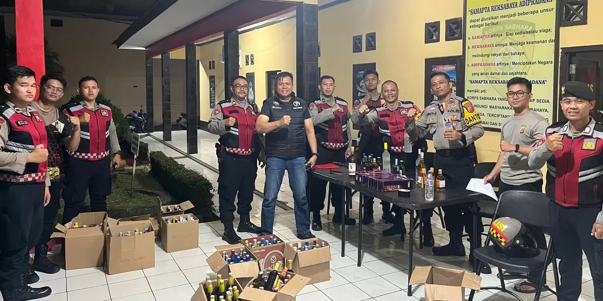 Ratusan Botol Miras Ilegal Disita Polres Subang dalam Operasi Malam