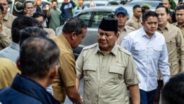 Prabowo Datangi RSUD Bekasi, Jenguk Korban Tragedi Tabrakan Kereta