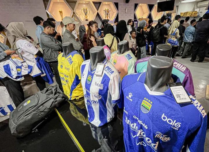 Euforia Juara Persib Dongkrak Penjualan Merchandise, Jersey Maung Bandung Jadi Primadona