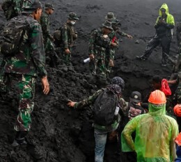 Erupsi Gunung Dukono Saat Pendakian Berlangsung, Tim SAR Berjibaku Selamatkan Pendaki di Tengah Letusan