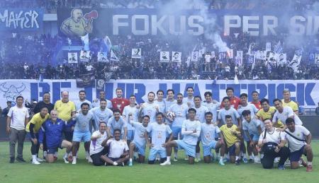 GBLA Membiru! Ribuan Bobotoh Serbu Latihan Persib, Persija Auto Panas Jelang El Clasico Indonesia