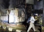 Demo May Day Berakhir Ricuh, Polisi Amankan Massa Berpakaian Serba Hitam
