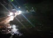 Jalan Raya Garut-Tasikmalaya di Salawu Tertimbun Longsor, Petugas Terapkan Buka Tutup Jalur