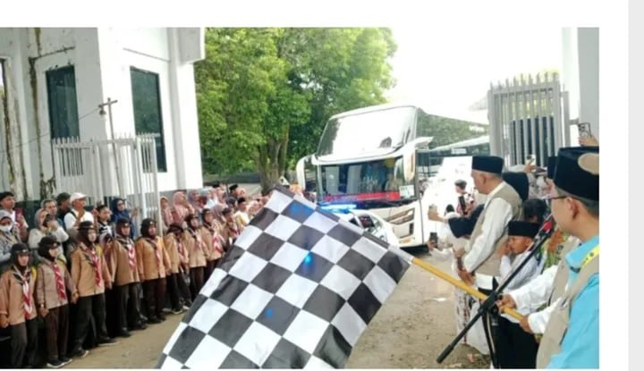 Kloter 39 KJT Berangkat, 107 Jamaah Haji Asal Subang Menuju Tanah Suci