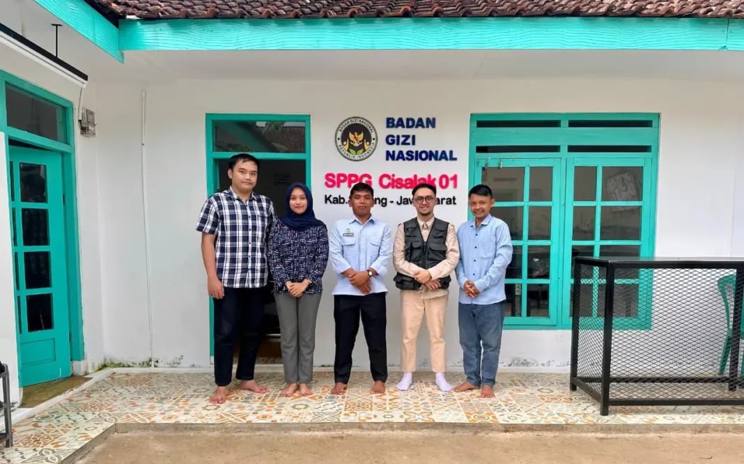 Dewan Ekonomi Nasional Tinjau SPPG Cisalak 01 dalam Monitoring Program MBG