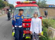Unik! Pengantin di Garut Diantar Mobil Damkar ke Lokasi Resepsi