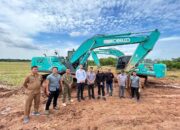 Galian Tanah Merah di Patokbeusi Ditutup, Excavator Dipasang Garis Polisi