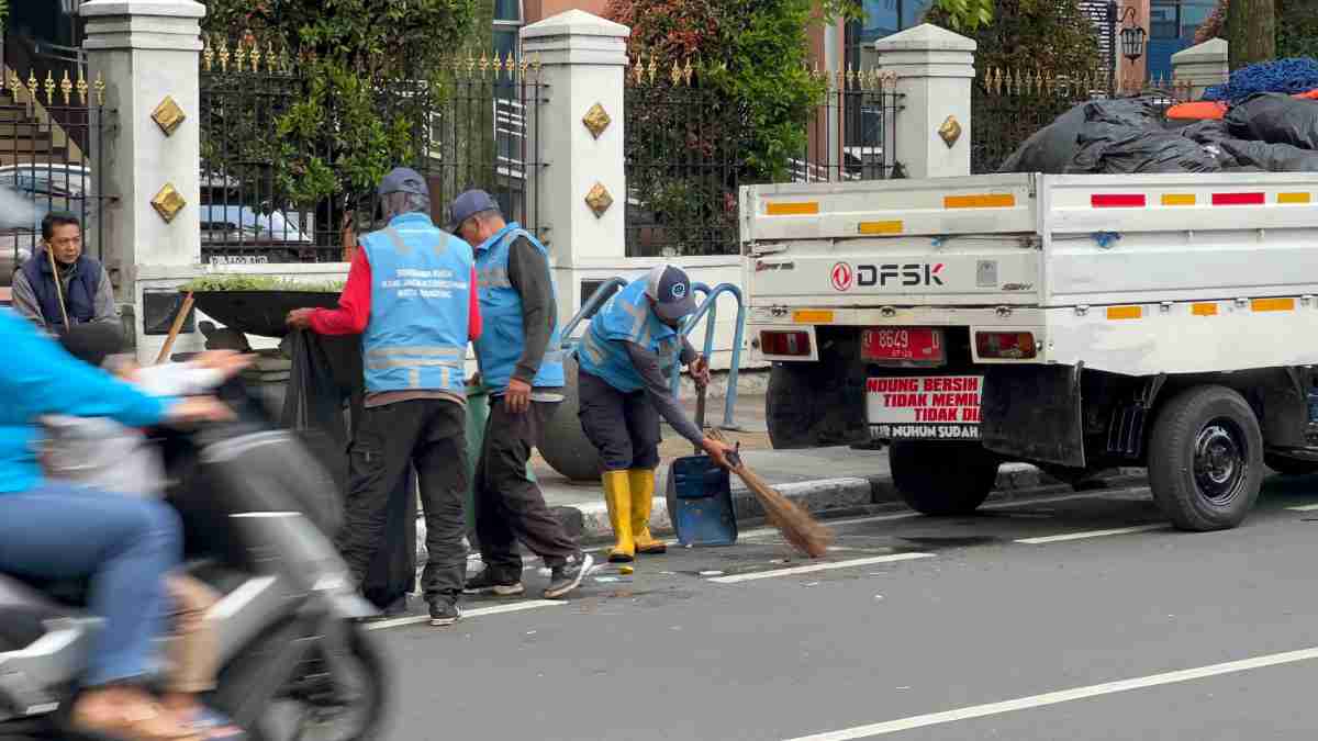 Pesta Persib Juara Tinggalkan 112 Ton Sampah di Sejumlah Titik Bandung