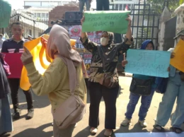 Emak-Emak dan Mahasiswa Sampaikan Aspirasi di DPRD Jabar, Soroti PCMB 2026 hingga Kenaikan BBM