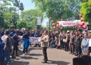 Ratusan Mahasiswa Geruduk Gedung DPRD Subang, Suarakan Evaluasi Program MBG