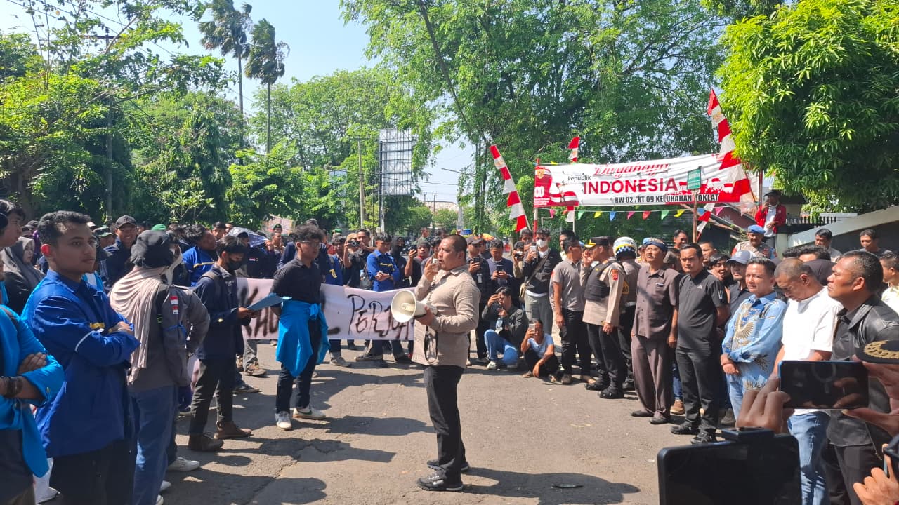 Ratusan Mahasiswa Geruduk Gedung DPRD Subang, Suarakan Evaluasi Program MBG