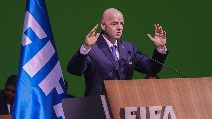 FIFA Ikut Campur? Jelang Pemilu Real Madrid, Infantino Terang-Terangan Kirim Sinyal Dukungan untuk Florentino Perez!