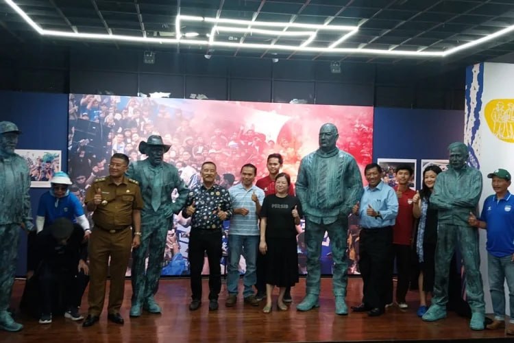 Jejak Tiga Gelar Persib Diangkat dalam Pameran Cultura Persib di Braga