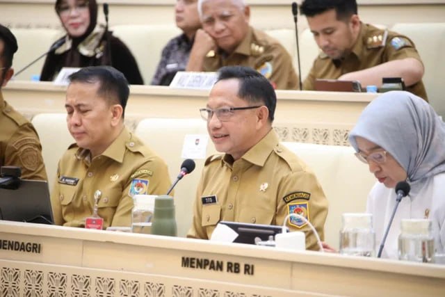 Tito Karnavian Menilai Banyak Honorer Merupakan Titipan Timses, APBD Jadi Terbebani