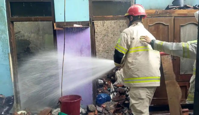Rumah Petani di Indramayu Ludes Terbakar Diduga Akibat Sisa Bara Tungku, Kerugian Capai Rp30 Juta