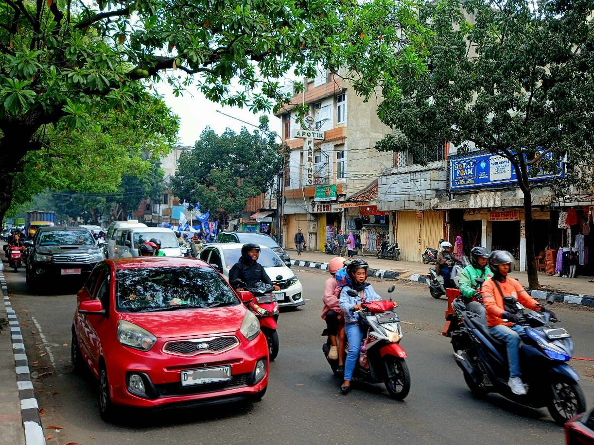 Penataan Kawasan Cicadas Berjalan, Pembangunan Halte BRT dan Trotoar Ubah Arus Lalu Lintas