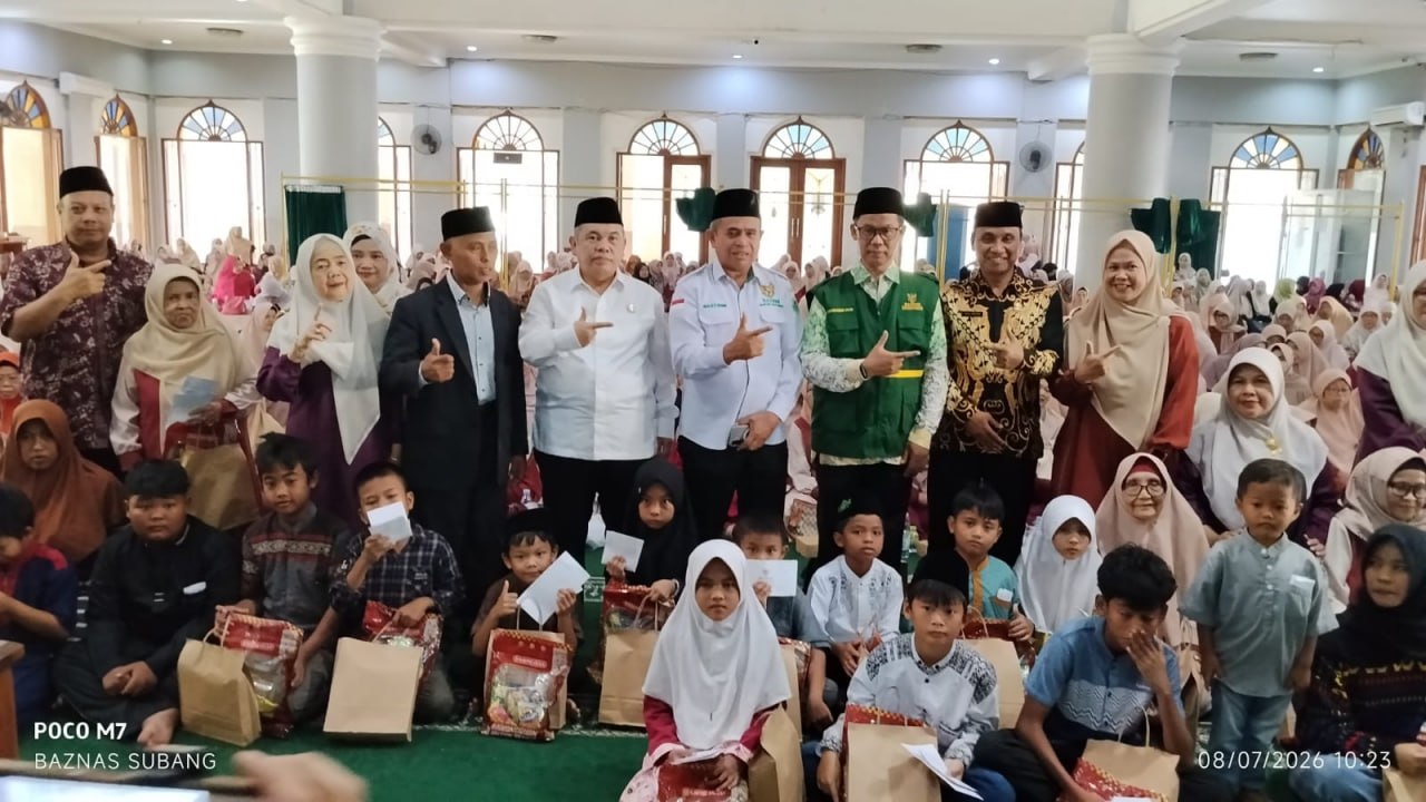 BAZNAS Subang Salurkan Santunan bagi Anak Yatim Dhuafa di Masjid Agung