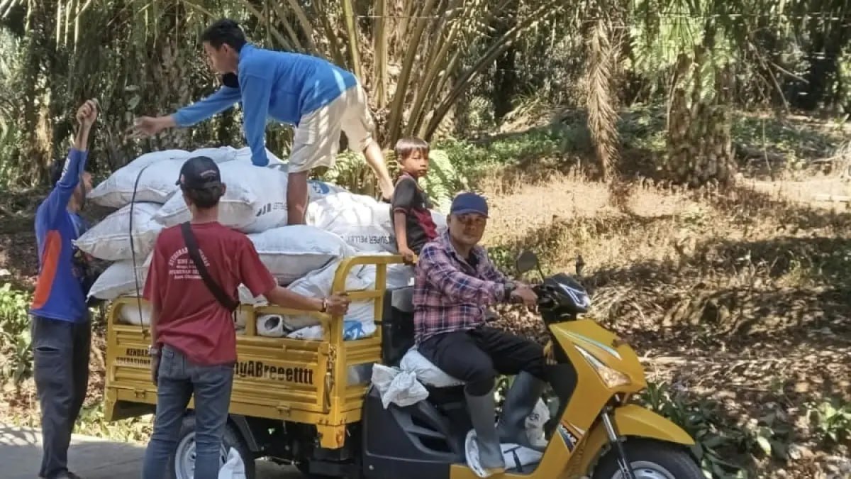 Sampah di Jalan Kumpay–Kasomalang Segera Diangkut, Kepala Desa Kumpay Bergerak Cepat