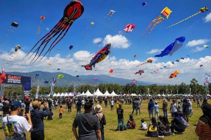 13 Negara Meriahkan Festival Layang-Layang Internasional Garut 2026
