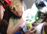 Damkar Ciamis Selamatkan Balita yang Kepalanya Terjebak Kaleng Biskuit