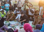 Syukuran Jalan Bobos-Rancadaka, Bupati Kang Rey Tanpa Sekat Duduk dan Makan Bersama