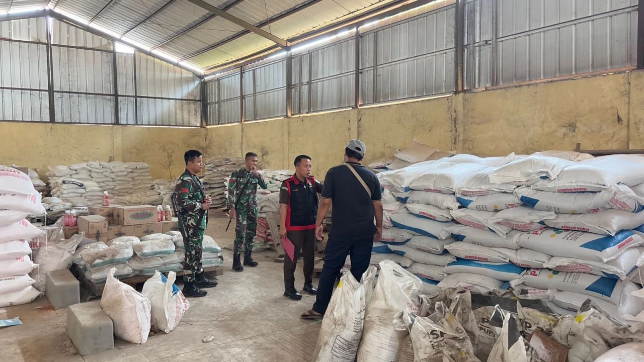Bongkar Dugaan Mafia Pupuk Bersubsidi, Kejari Subang Geledah Gudang Distributor