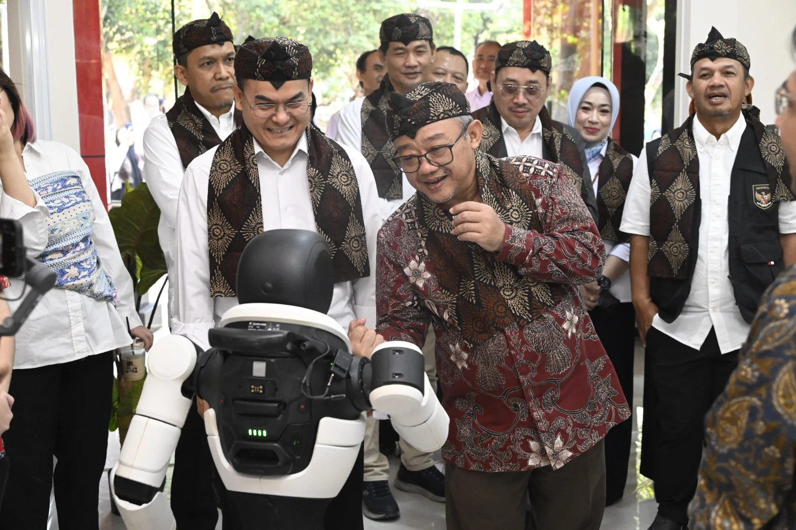 Mendikdasmen Abdul Mu'ti Resmikan Galeri Kejuruan di Cimahi, Dorong SMK Perkuat AI dan Kemitraan Industri