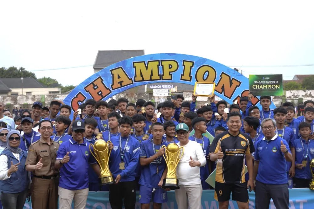 Persib Bandung Juara Piala Soeratin U-13 dan U-15 Jabar di Subang